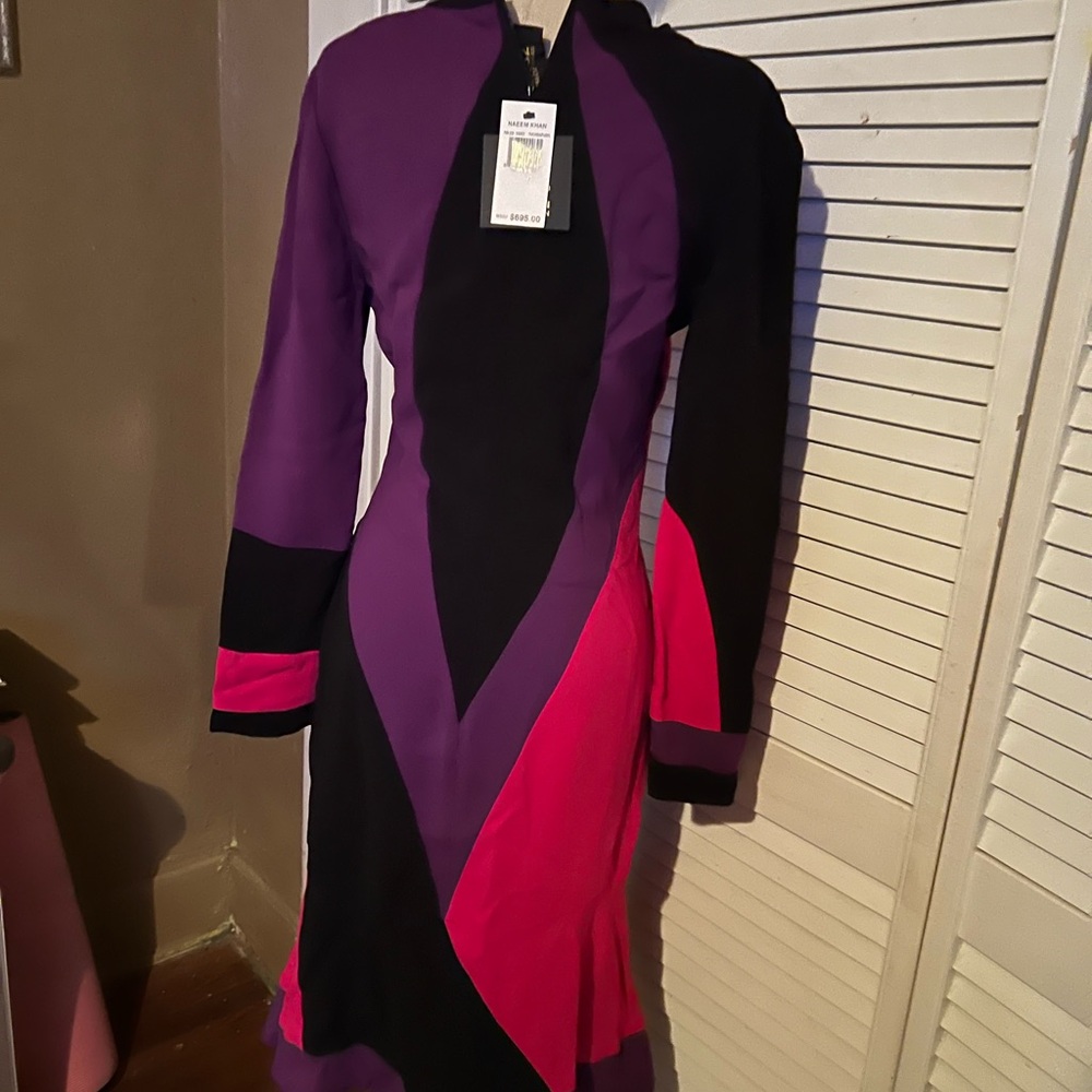 Colorblock V-Neck Dress - Picture 2 of 5